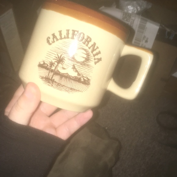 vintage California palm trees & mountains mug - Picture 2 of 3